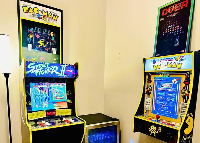 Pool Table, Pingpong, Arcade, 2-Car Parking, 3 Floors!
